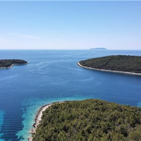 6 Bedroom Beachfront Villa with Heated Pool near Vela Luka on Korcula Island, Sleep 12